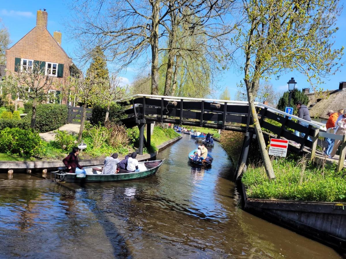 B&B Villa Giethoorn - Canalview, Privacy & Parking ภายนอก รูปภาพ