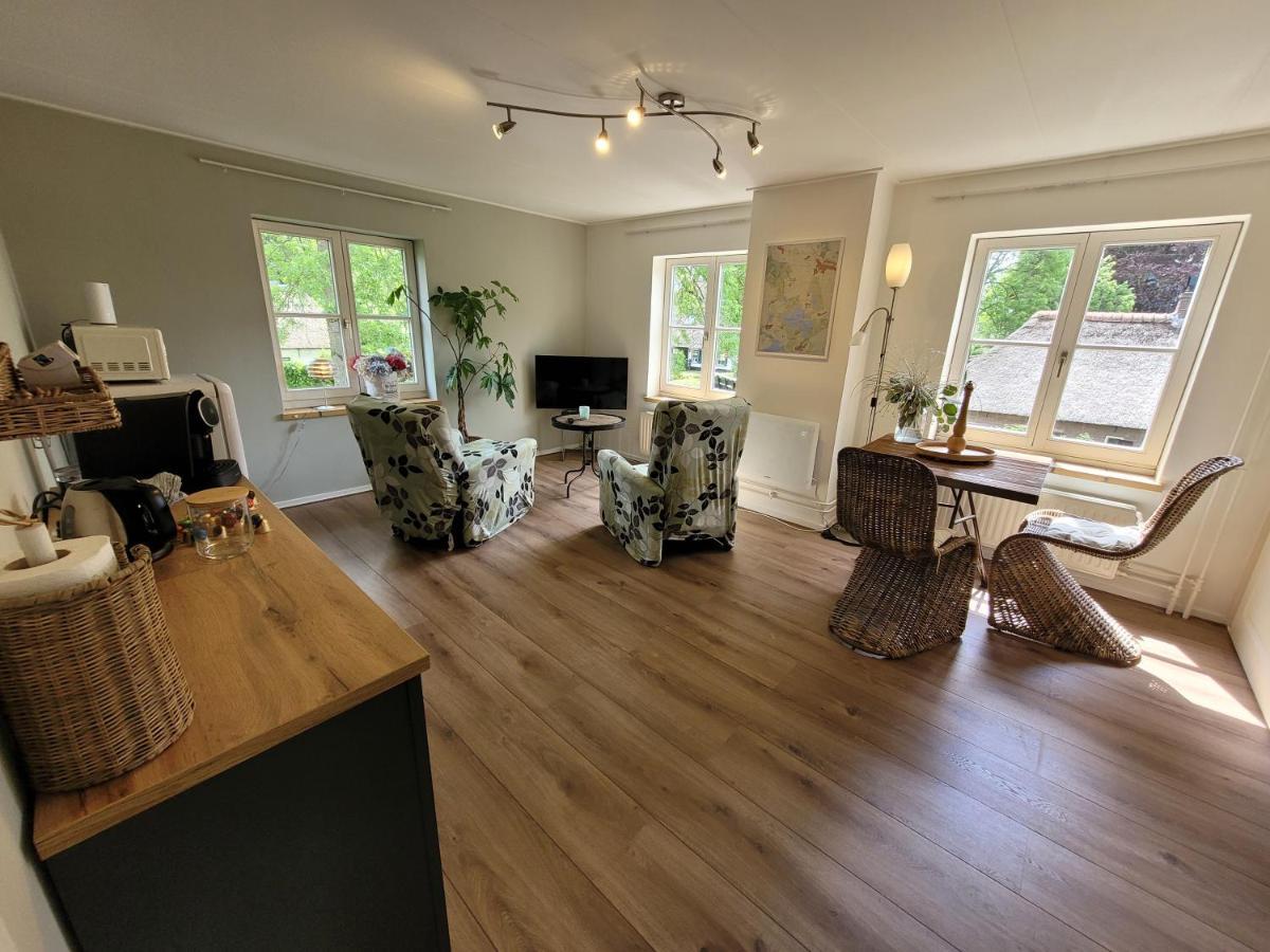 B&B Villa Giethoorn - Canalview, Privacy & Parking ภายนอก รูปภาพ