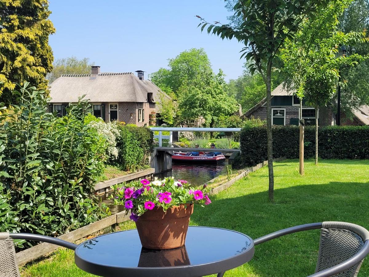B&B Villa Giethoorn - Canalview, Privacy & Parking ภายนอก รูปภาพ